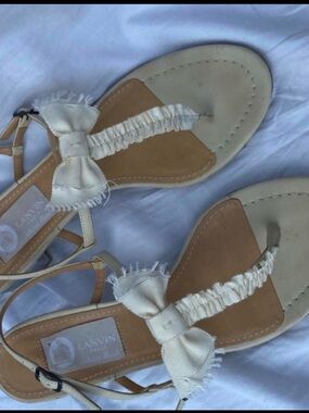 Lanvin Cream Bow Thong Sandals - Women size 7.5 38